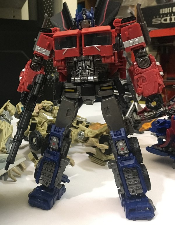 Transformers Studio Series 38 'Bumblebee Movie' Optimus Prime New In Hand Images  (3 of 5)